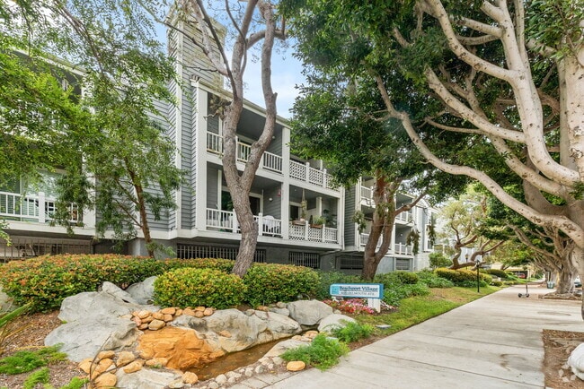 Building Photo - 8505 Gulana Ave Unit 4213 Rental