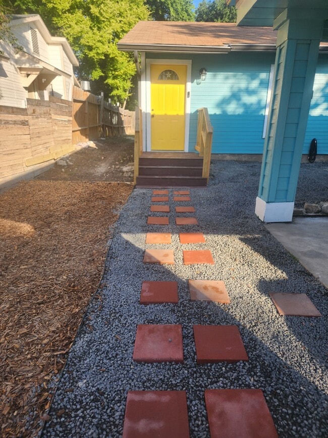 Photo - 7812 Broadwick