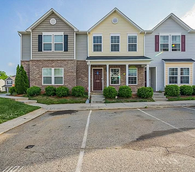 Gorgeous Two bedroom, 2.5 bath townhome in... - Gorgeous Two bedroom, 2.5 bath townhome in...