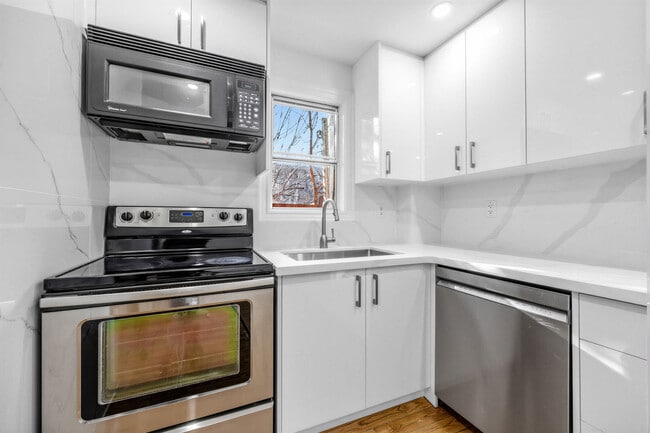 Photo - 1035 Briar Hill Av