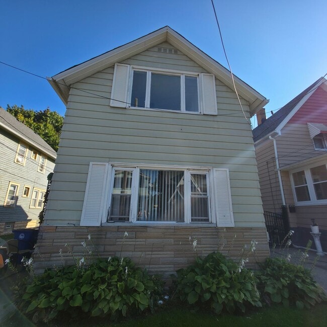 Building Photo - 3549-3549 Trent Ave Unit #Front Up Rental