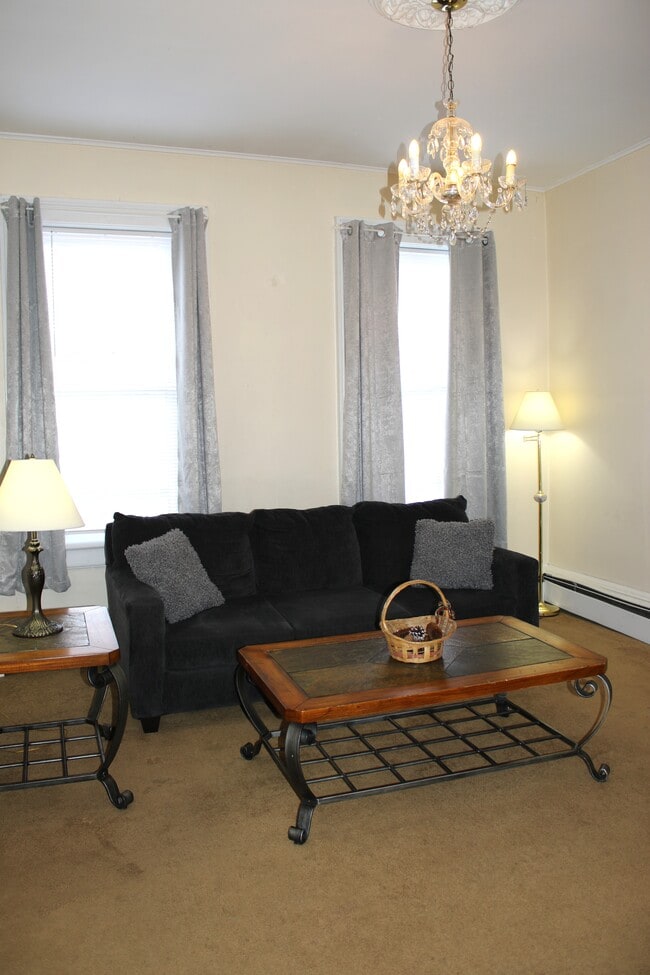 Building Photo - 13 Main St Unit Hoosick #2 Rental