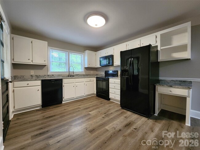 Photo - 330 W Church St