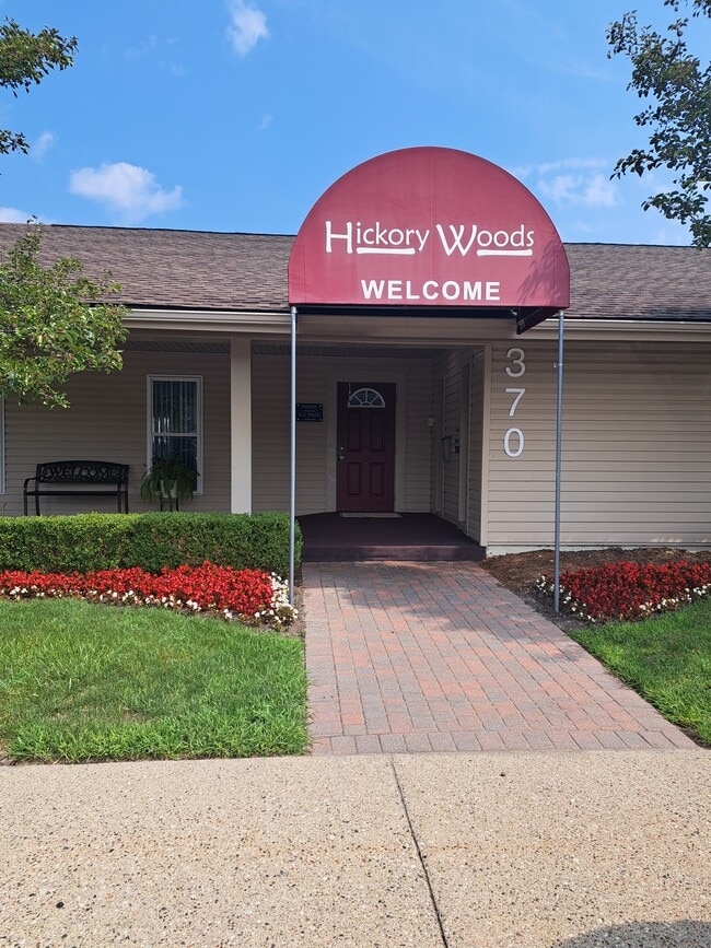 Entrada a la casa club de la oficina - Hickory Woods