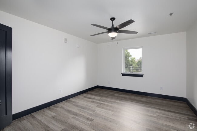 3BR, 2BA - 1,300SF