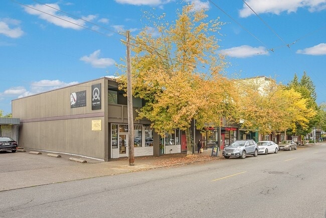 Building Photo - 1621 Queen Anne Ave N Rental