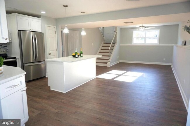Building Photo - 295 Overleaf Ct