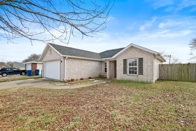 Photo - Charming 3-Bedroom Home in Prime Bentonville Location!