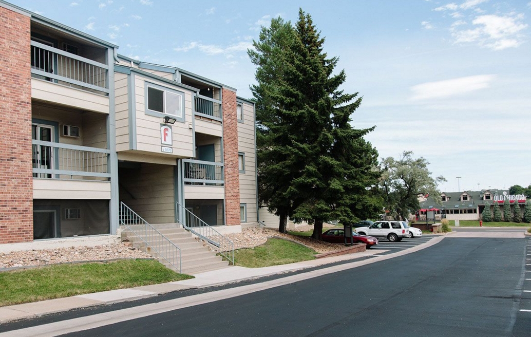 Photo - Wadsworth Parkway Apartments