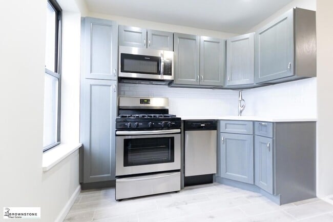 Building Photo - 662 6th Ave Unit 4L