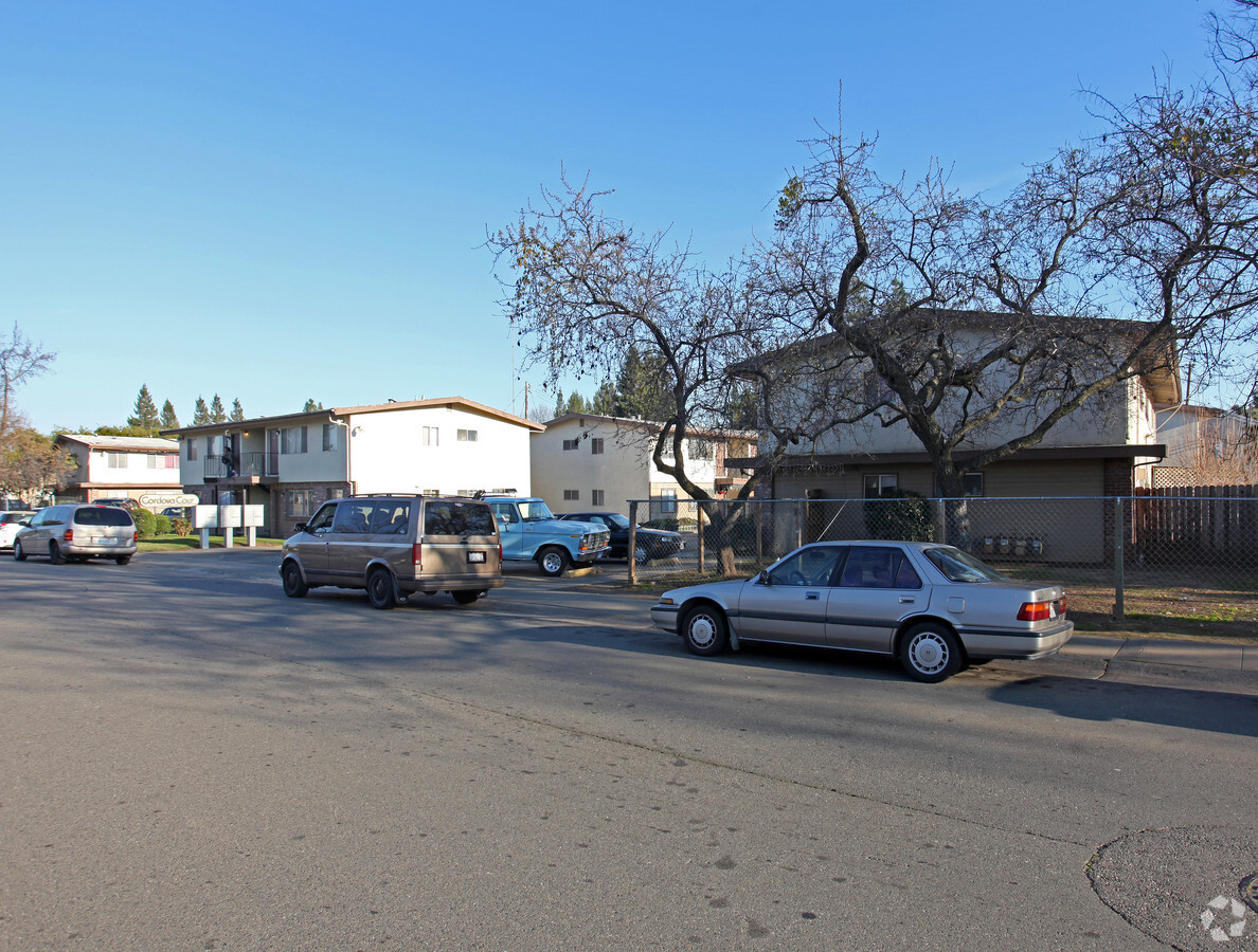 Cordova Court Apartments - Cordova Court Apartments