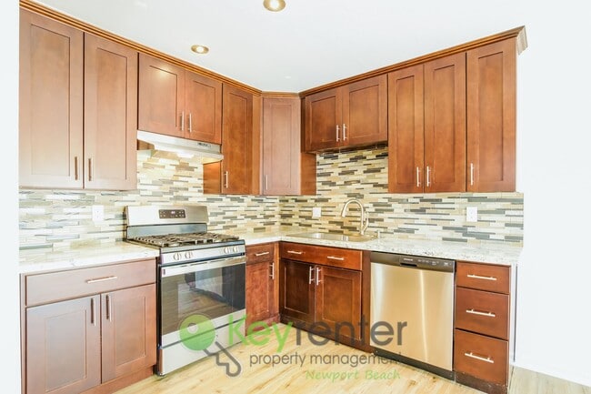 Updated 3 Bedroom Single Level Condo in La... - Updated 3 Bedroom Single Level Condo in La...