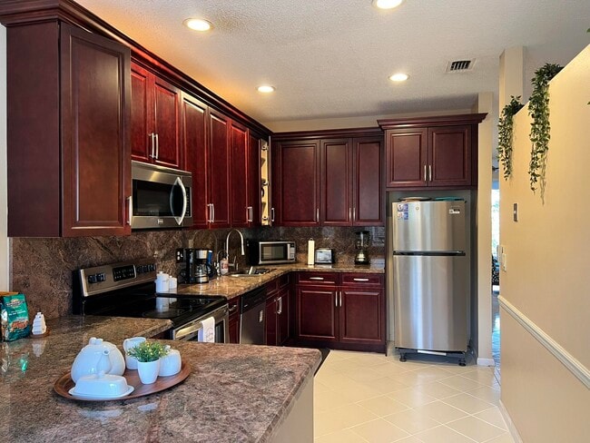 Photo - 6787 Via Regina