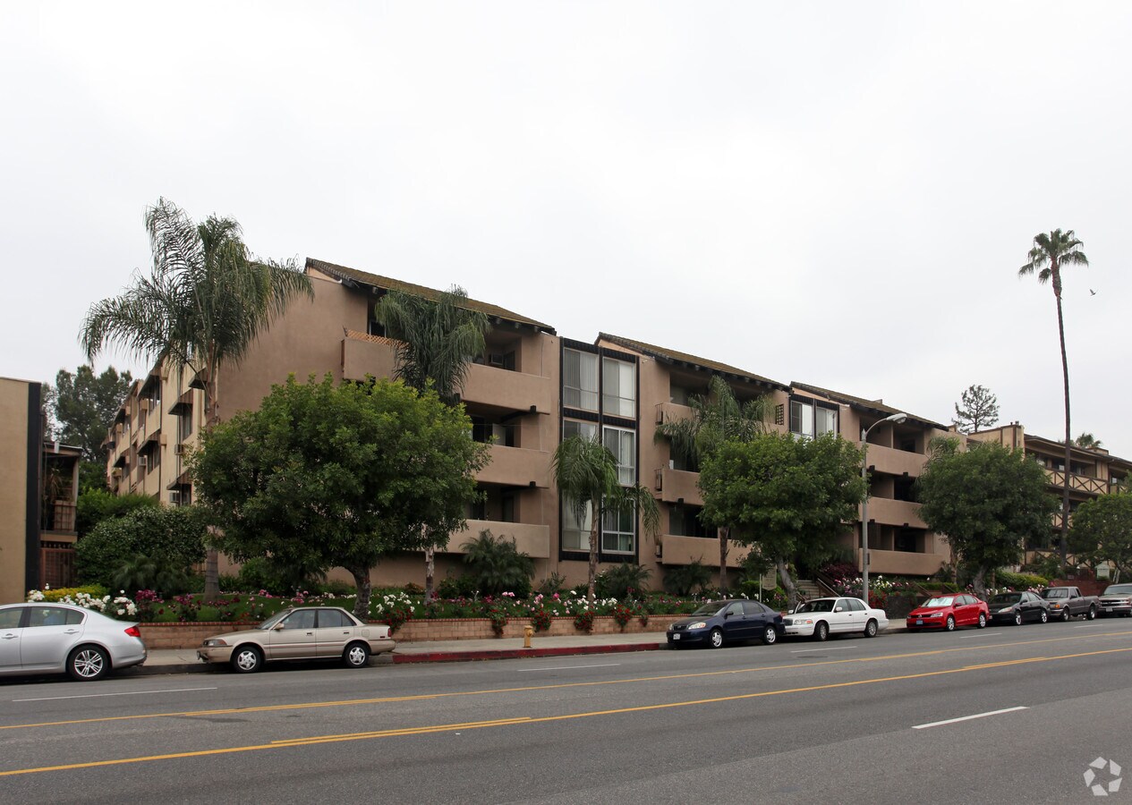 Encino Country Club Apartments - Encino Country Club Apartments