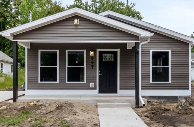 Building Photo - 6220 Marywood Ave Rental