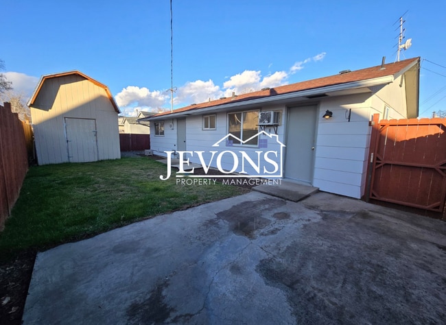 Photo - $250 Off First Month's Rent! Easy access to Nob Hill Blvd, 16th Ave, and Summitview Ave for commu...