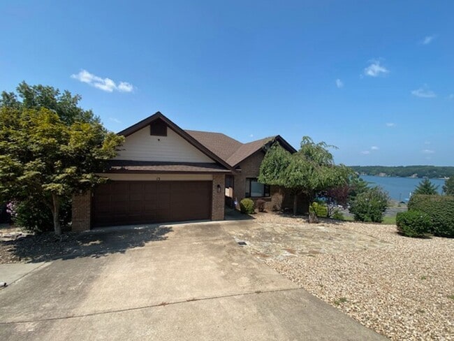 Building Photo - Beautiful Lake Front Home on Loch Lomond!