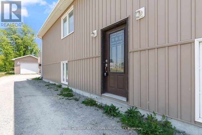 Photo - 177 The Queensway S