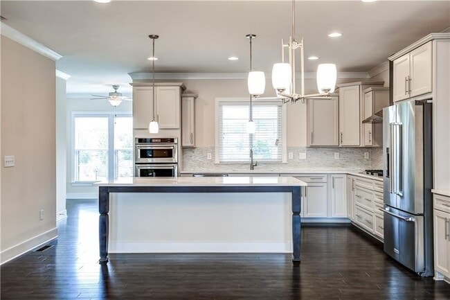 Photo - 827 Stone Ridge Ln NE