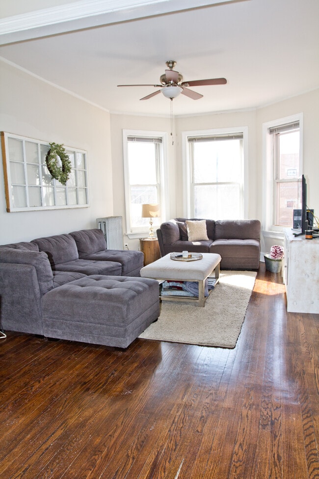 Photo - 2100 West Addison Street Unit 2