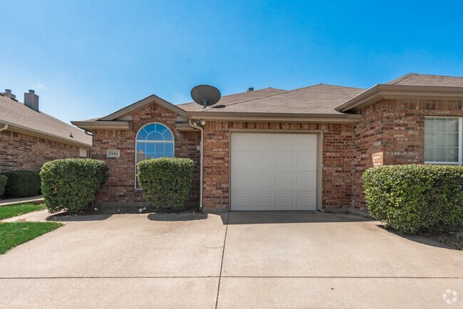 Building Photo - Attractive Duplex Unit in North Fort Worth Rental