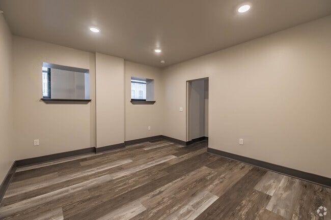 1BR, 2BA - 1400SF - Den
