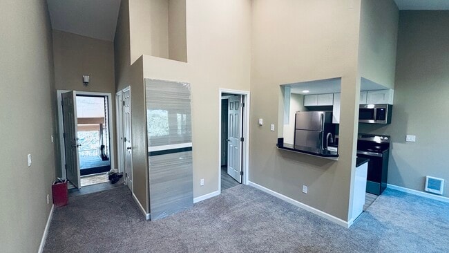 Photo - 9971 SE Talbert St Unidad 9971 SE Talbert St.