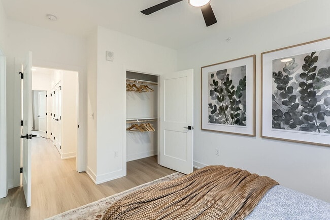 Armario | Ara Townhomes & Flats