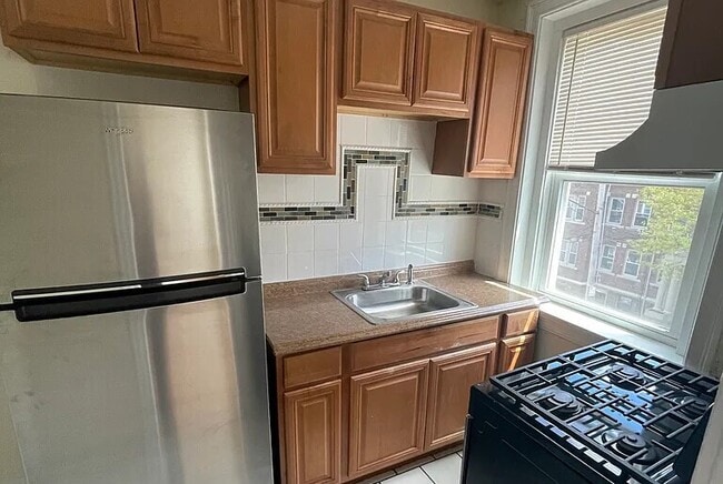 Building Photo - 245 Kelton St Unit 4