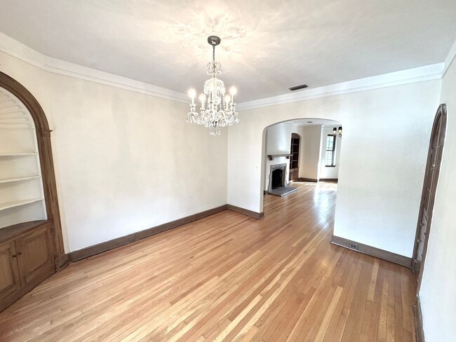 Photo - 3319 Pine St