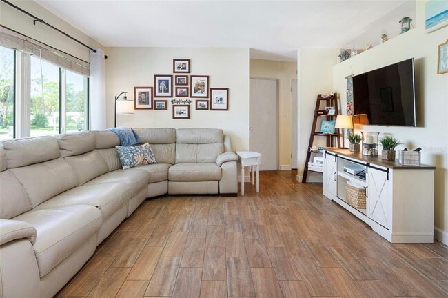 Photo - 731 44th Ave NE