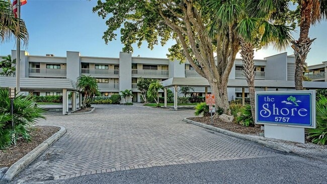 Building Photo - 5757 Gulf of Mexico Dr Unit 204