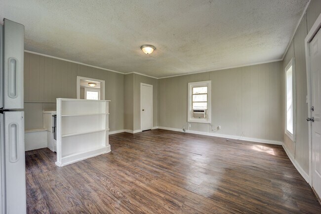 Photo - SF-036-1705 South Q Street TriPlex Unidad Studio @ 1705 1/2