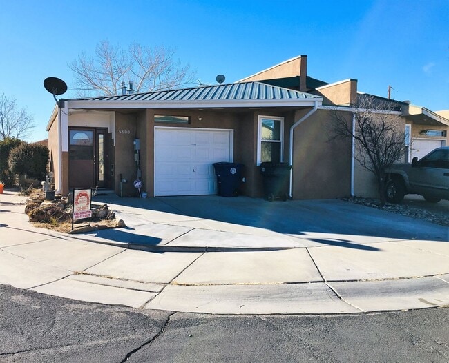 Very nice 2 Br house with 1 car garage - Very nice 2 Br house with 1 car garage