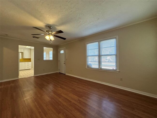 Photo - 110 E Dale St