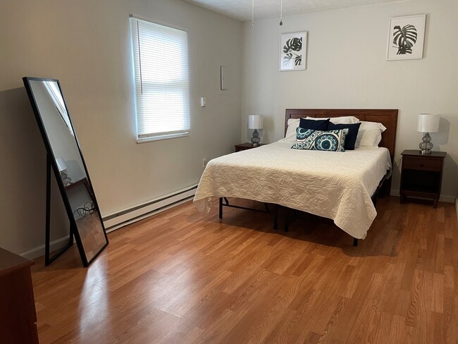 Building Photo - 1206 17th St Unit 1