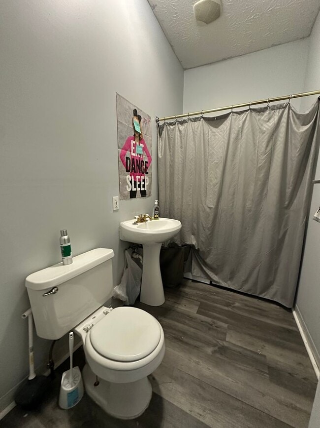 Photo - 5 Bedroom House Available Next to UC Campus