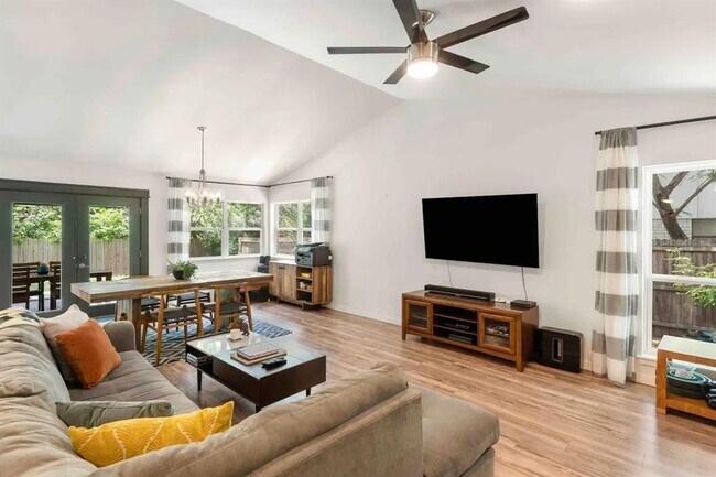 Photo - 6604 Blarwood Dr