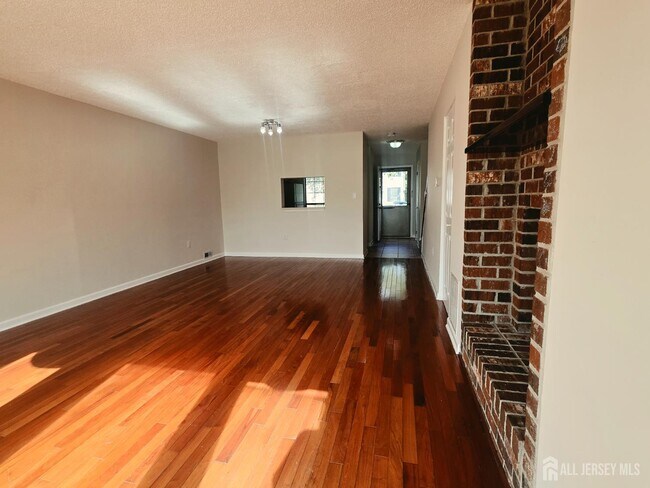 187 Hampshire Ct