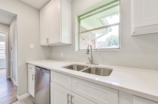 Photo - 9631 Bundy Ln
