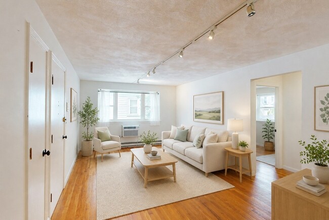 Building Photo - 104 Trowbridge St Unit 4