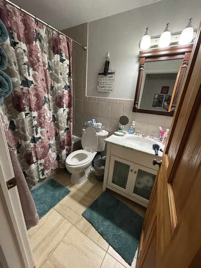 Photo - 412 Sommerville Plz Unit 1