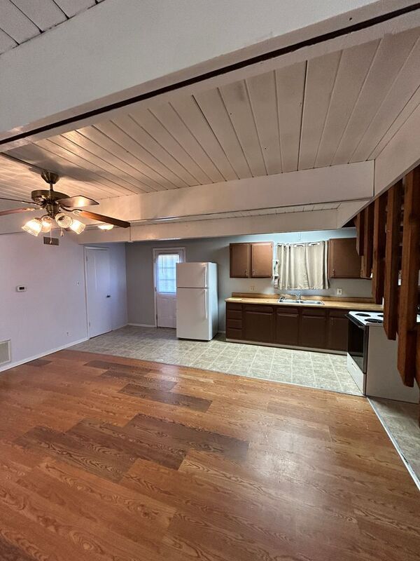 801 Navarro St W Condo Unit B Condo for Rent in Llano, TX