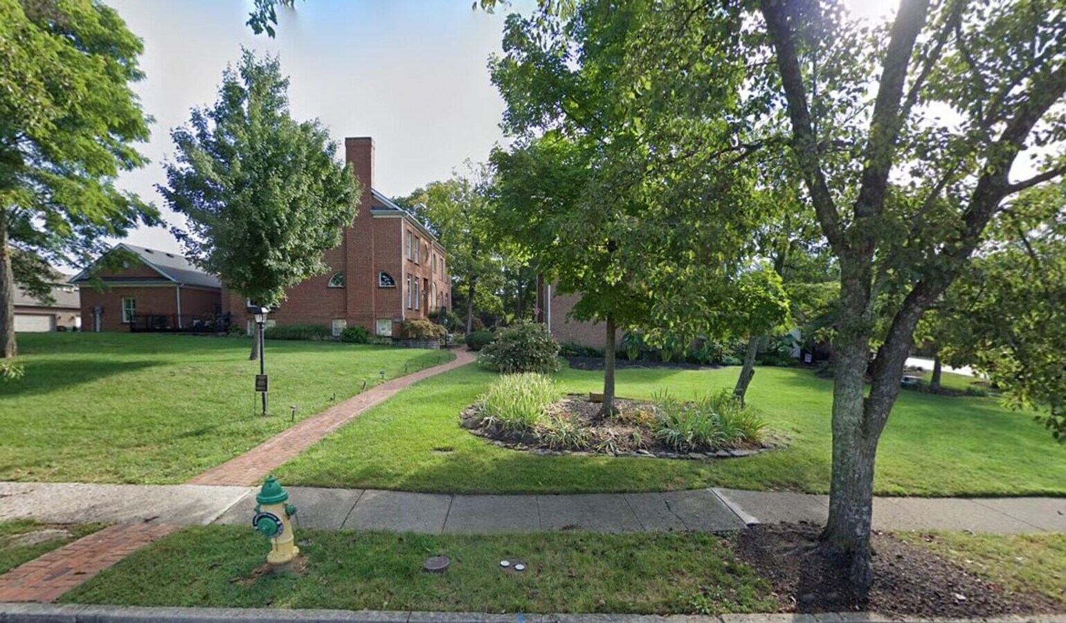 Photo - 240 Chippendale Cir