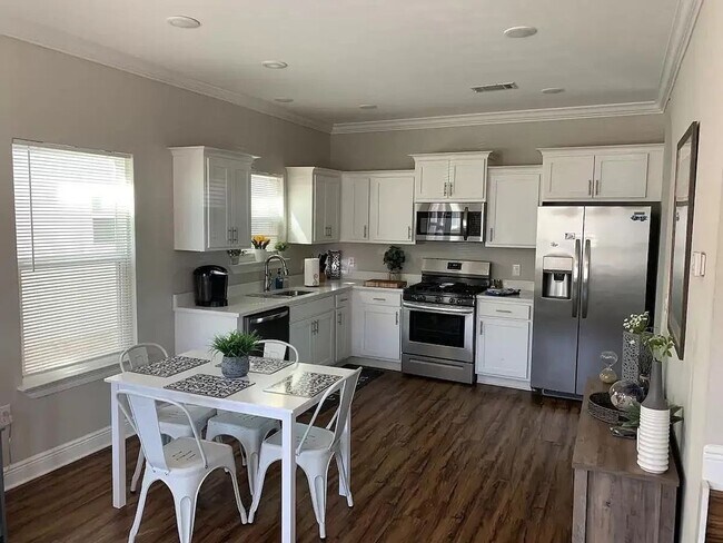 Photo - BEAUTIFUL Modern 3 Bedroom Home