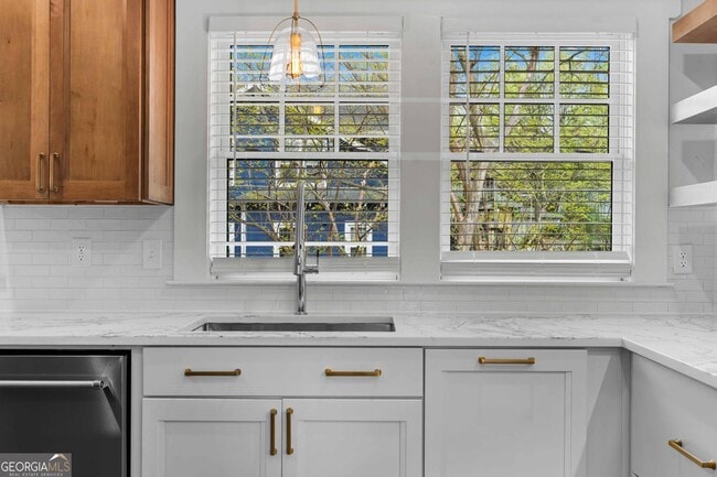 Photo - 795 St Charles Ave NE