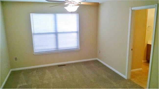 Photo - 1523 Singh St