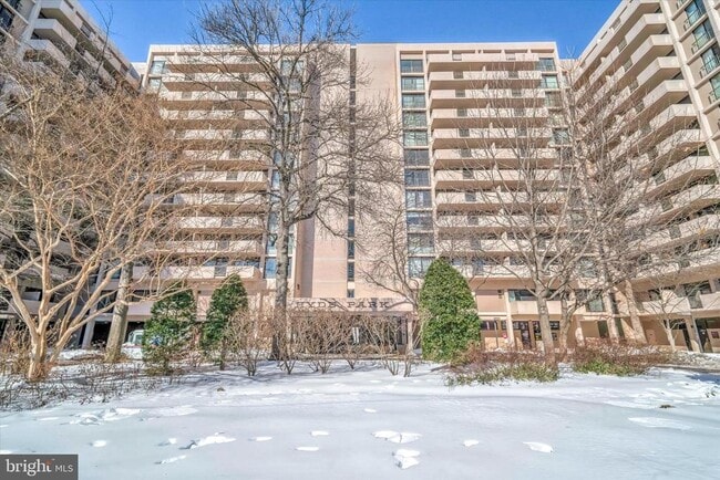 Building Photo - 4141 Henderson Rd Unit 104