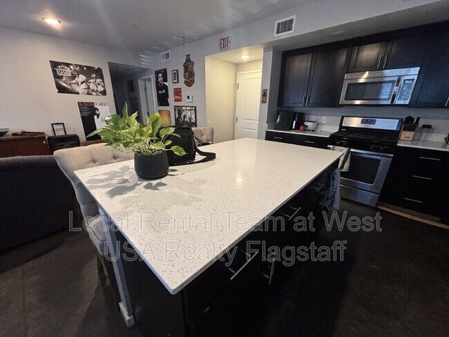 522 S Fountaine St Unit 200