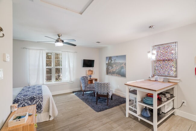 Building Photo - 12749 Johnson Ln Unit Loft